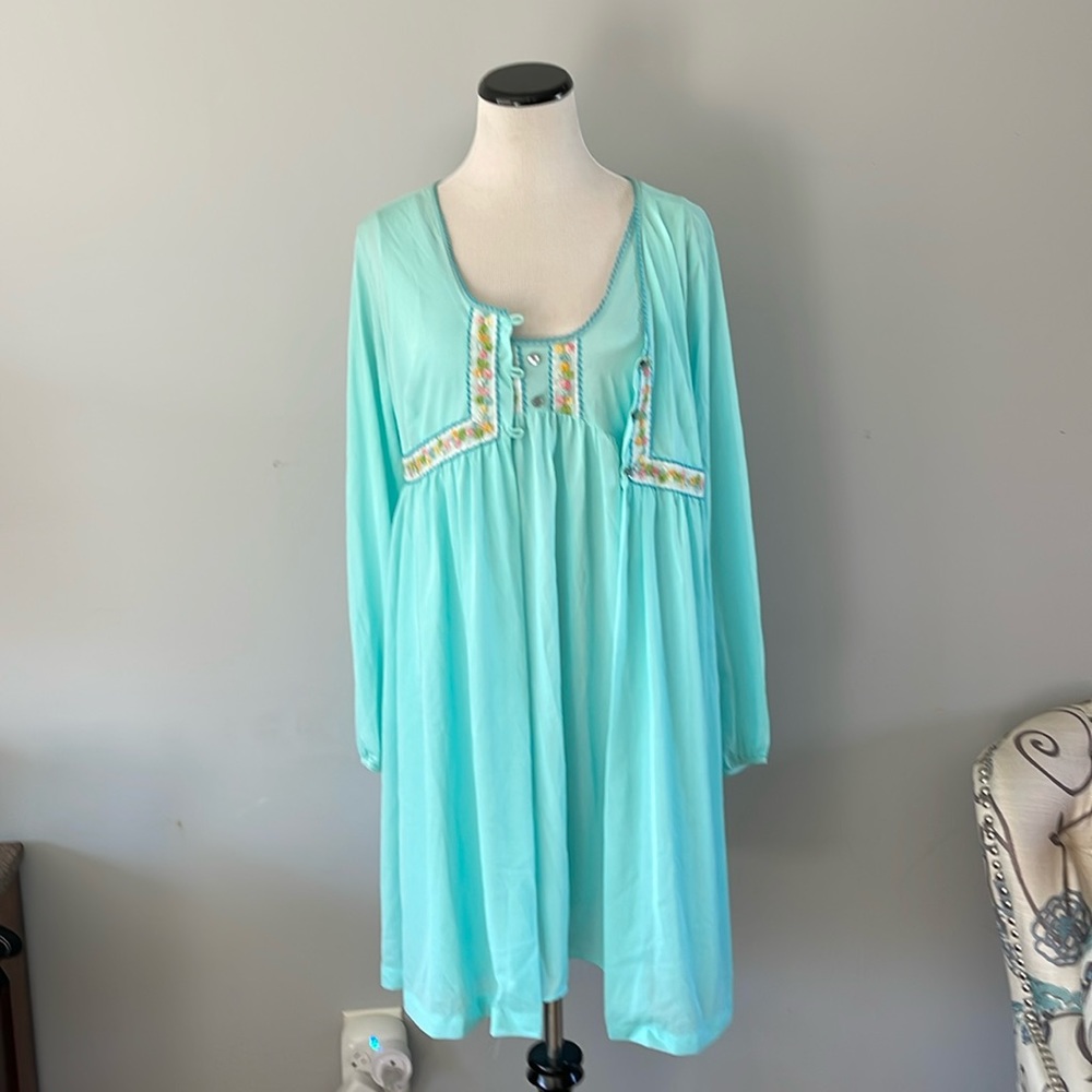 Vintage 1960's Sears nightgown with robe with embroidered flower trim size 38-40 - Picture 1 of 9